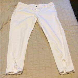 Women’s white Daytrip distressed skinny jean